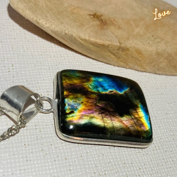 Luminous Labradorite Gemstone Handmade Pendant Necklace - Picture 3 of 5